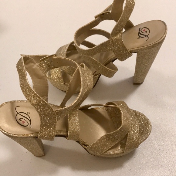 Women’s size 10 shoes - Picture 2 of 8